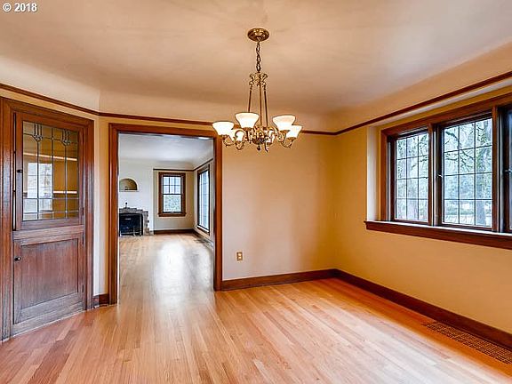 5th image of 957 NE 3rd Ave