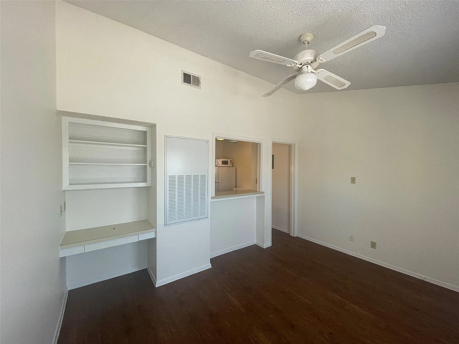 1 bed, 1.0 bath, 394 sqft, $995 — Photo 4