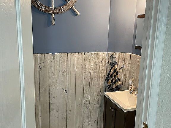 Downstairs bathroom 