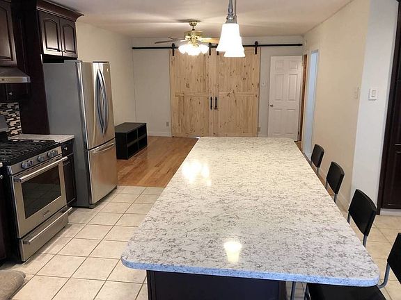 5th image of 816 Lincoln Pl #1