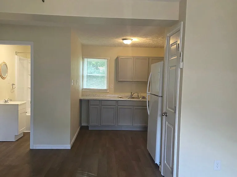 197 Hephill Dr #3 — Photo 3