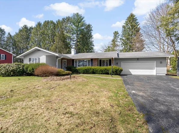 214 Woodspath Rd, Liverpool, NY 13090