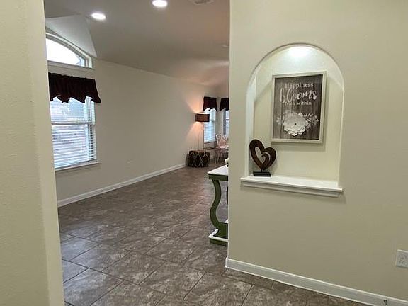 4th image of 643 Allenscreek Way