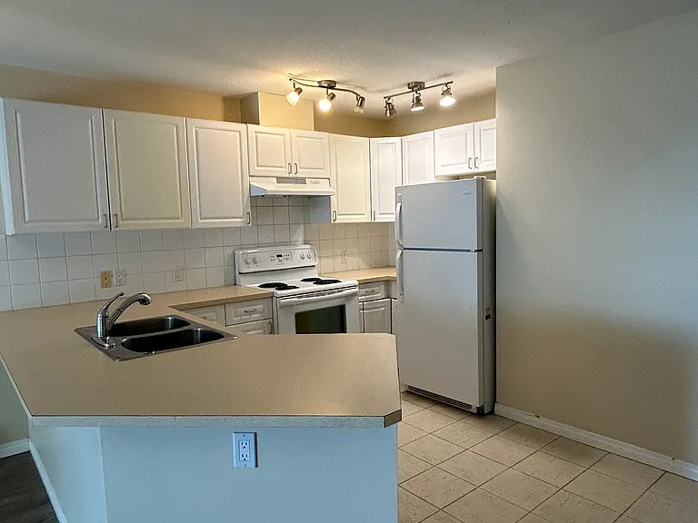 1021 Ross St — Photo 17