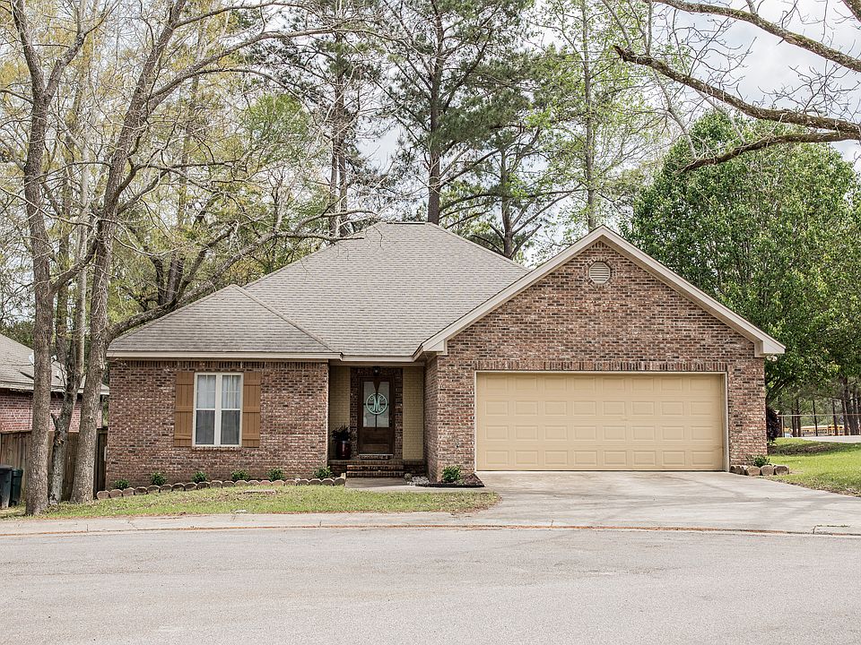 1st image of 4 Village Dr