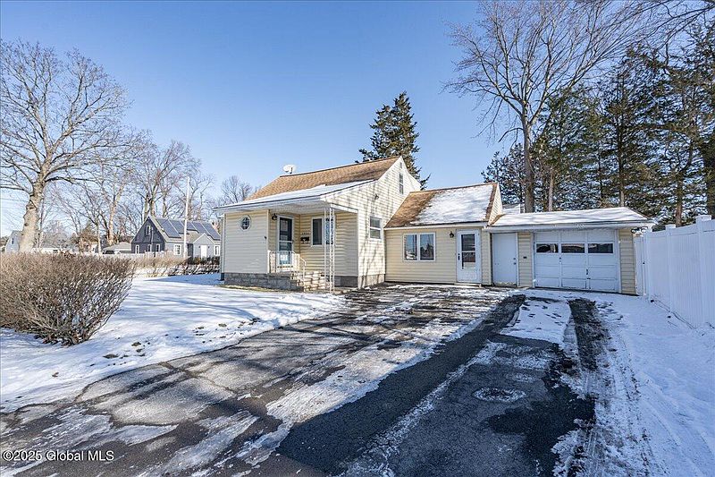 3rd image of 1325 Lawn Avenue