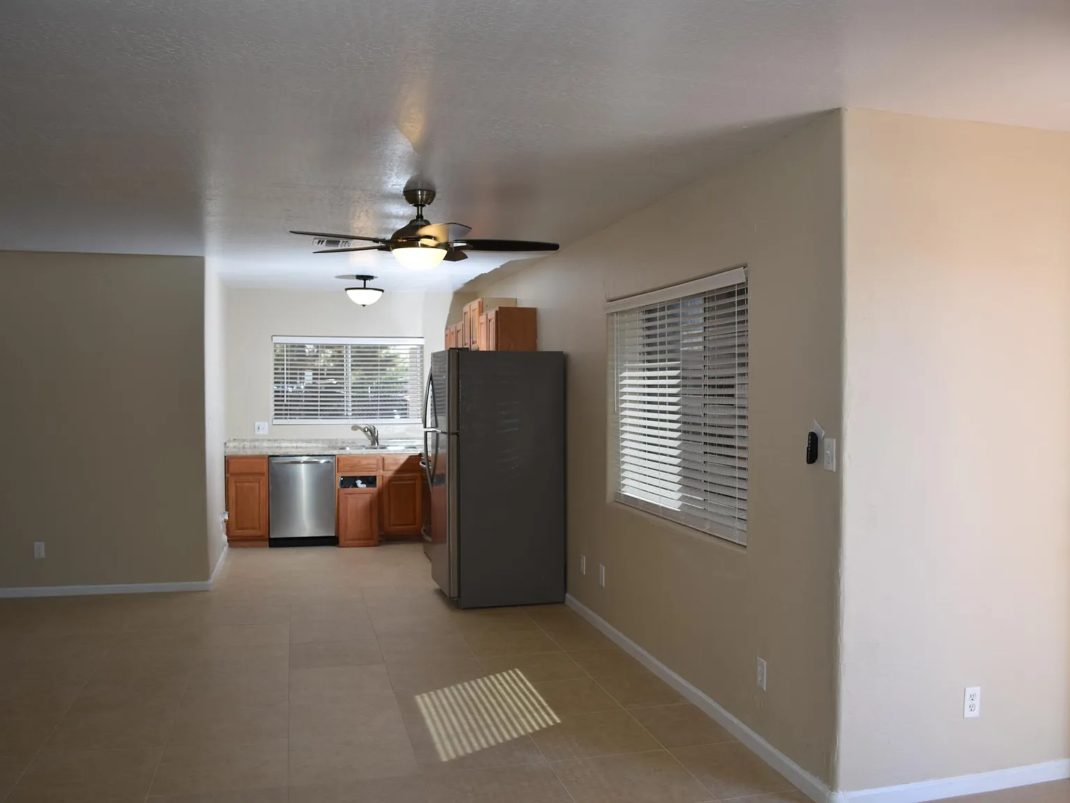 3 bed, 1092 sqft, $1,450 — Photo 2