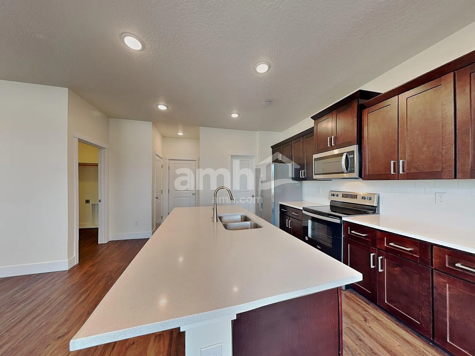 5 bed, 3.0 bath, 2513 sqft, $2,950 — Photo 3