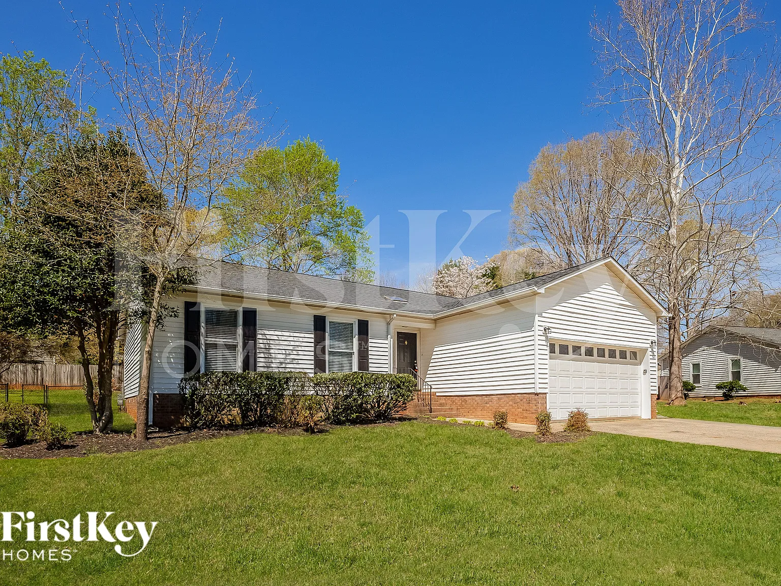 4 bed, 2.0 bath, 1865 sqft, $2,320 — Photo 2