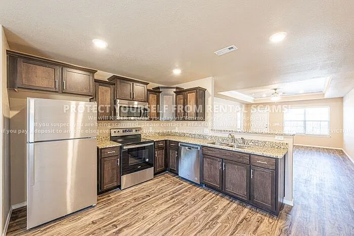 4 bed, 2.0 bath, 1638 sqft, $1,600 — Photo 3