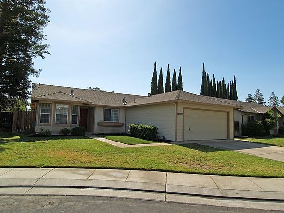 3rd image of 15050 Hollyhock Ct