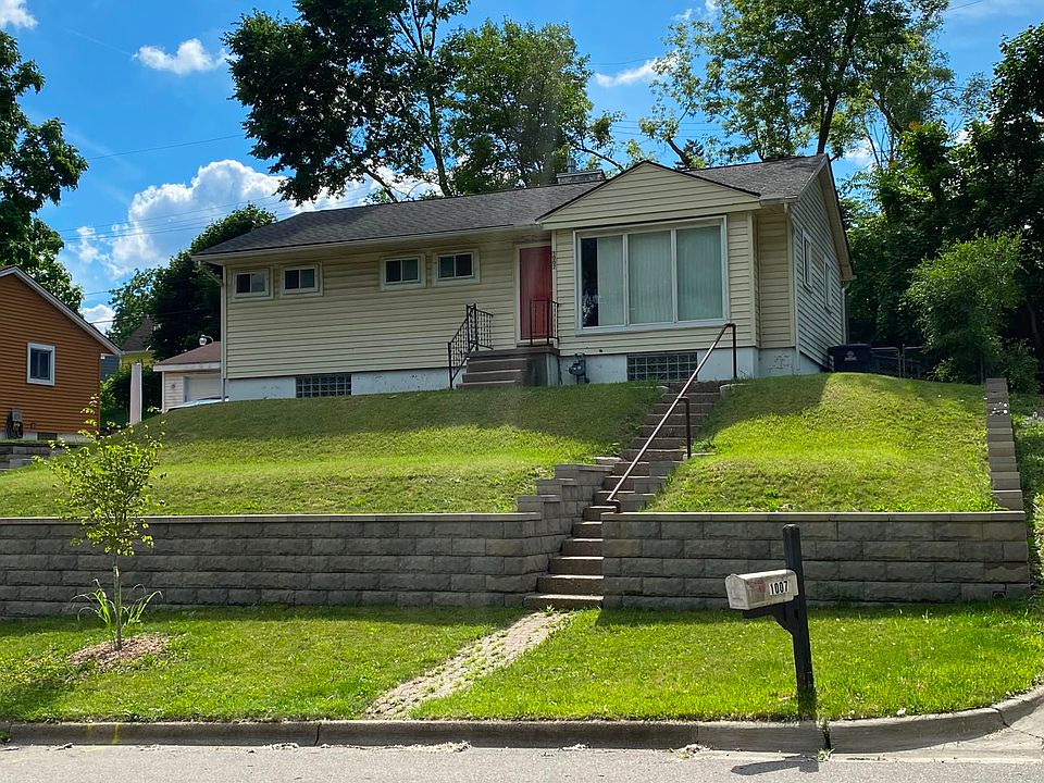 1st image of 1007 Fountain St
