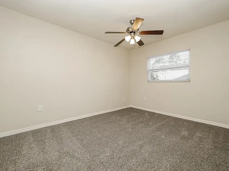 634 Huntington St — Photo 6