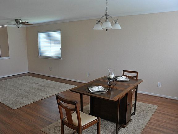  Large Living & Dinning Combo