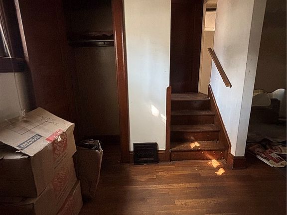4th image of 462 Eddy Rd