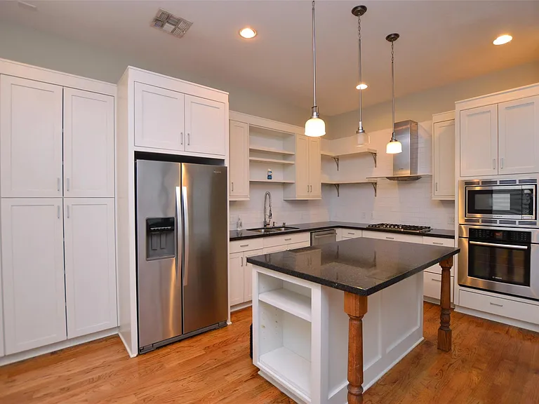 1538 W 23rd St #C — Photo 4