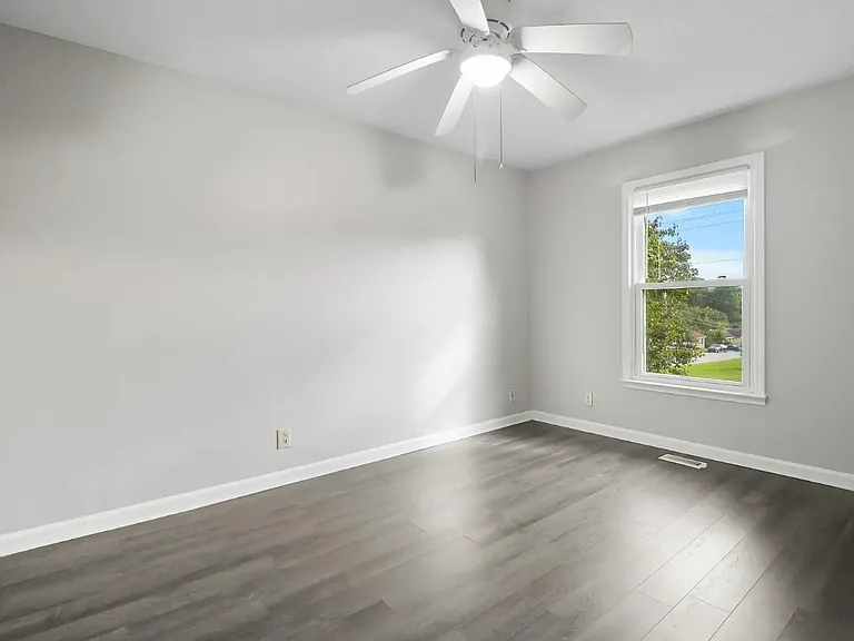 2301 Sherwood Hills Ct — Photo 22