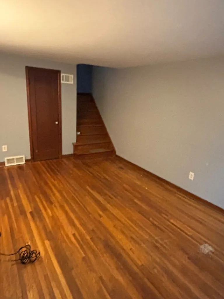 3 bed, 1000 sqft, $1,300 — Photo 4