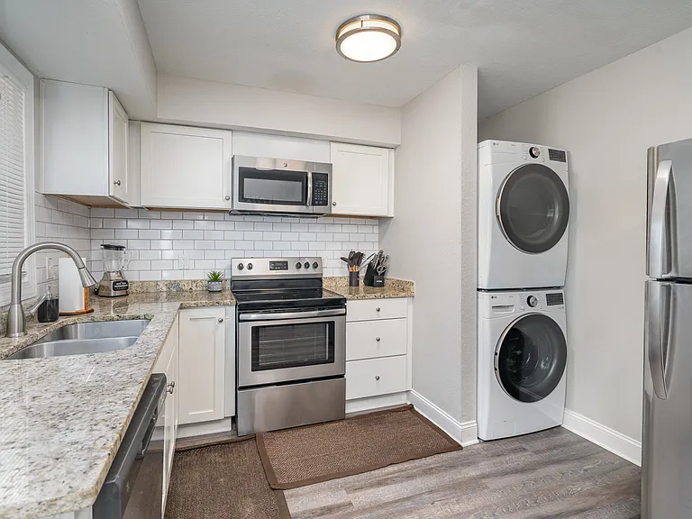 1512 Seigle Ave #4 — Photo 2