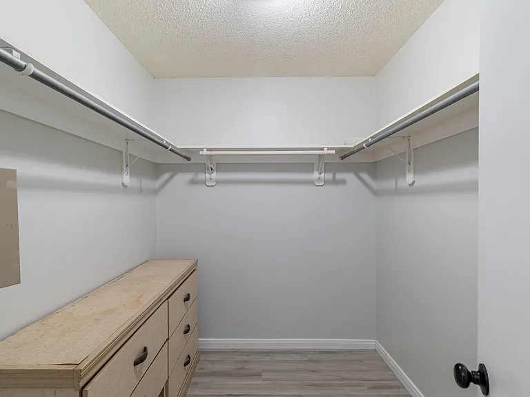 3425 Ozark Ave — Photo 10