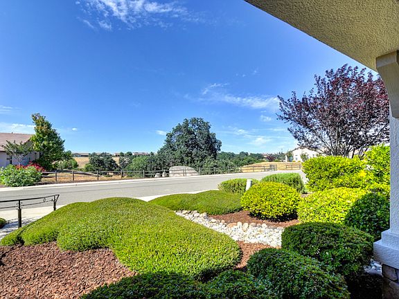 5th image of 2285 Monument Dr