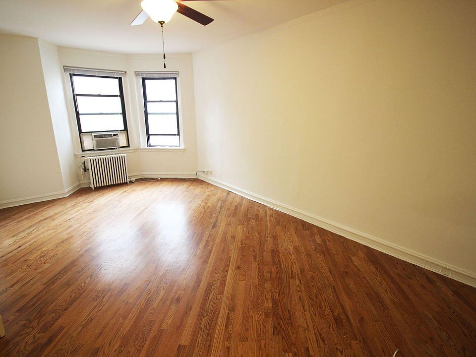 1st image of 15 W Elm St #1003