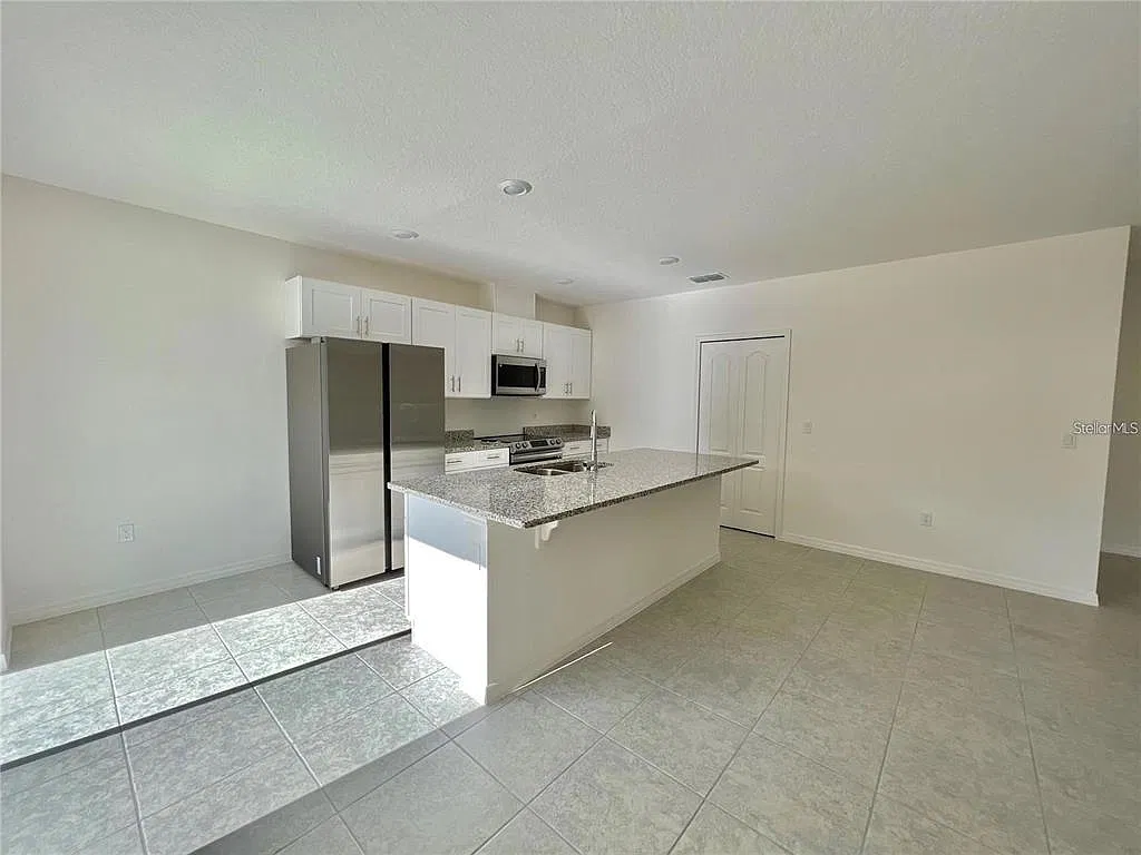4 bed, 2.0 bath, 1867 sqft, $2,500 — Photo 4