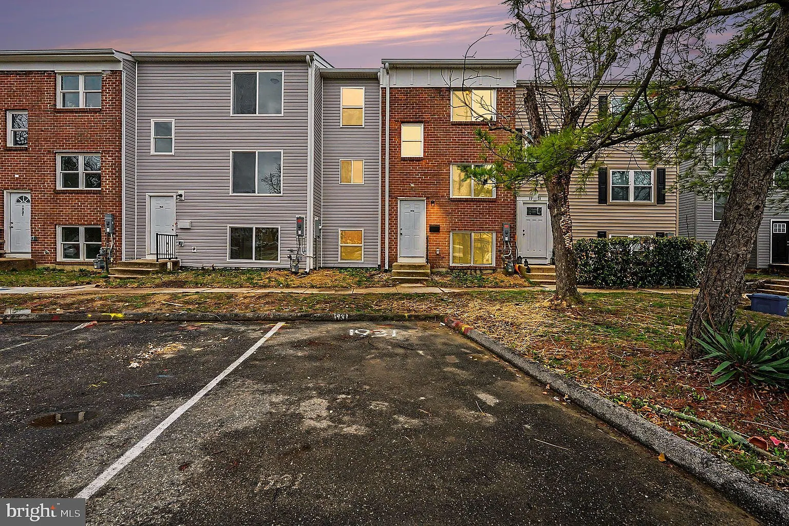 1933 Brookside Dr photo 1