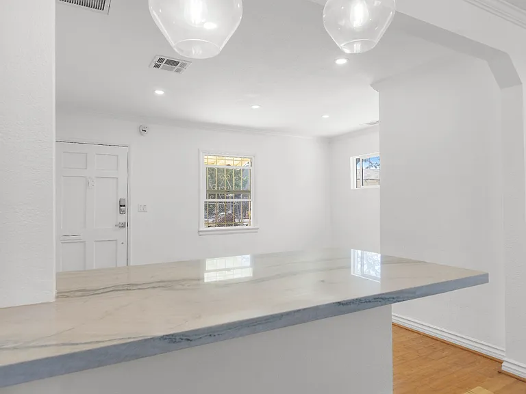 5327 6th Ave #5327 — Photo 9