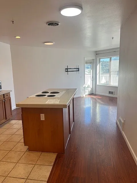 2 bed, 830 sqft, $2,595 — Photo 3