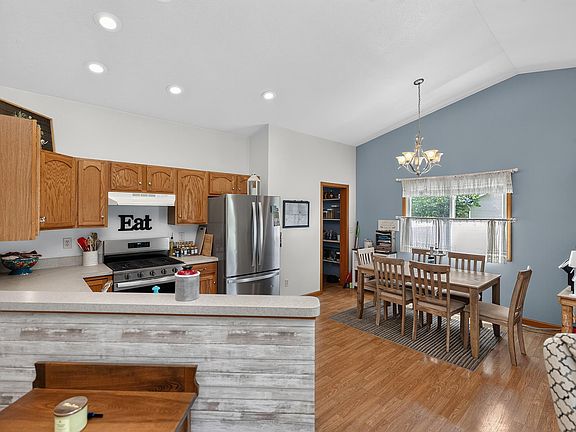 5th image of 58023 Prairie Ridge Rd