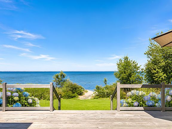 2nd image of 22 Peconic Cres