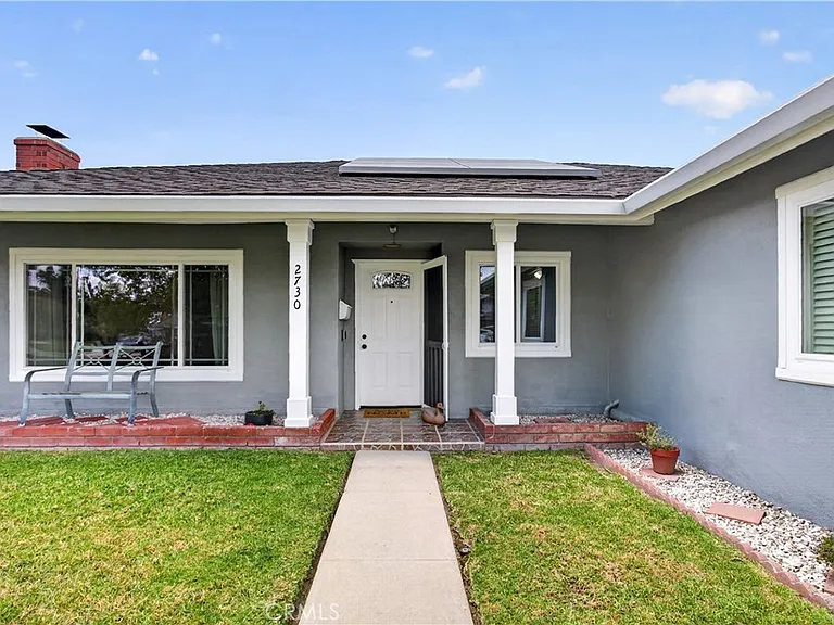 2730 S Poplar St — Photo 2