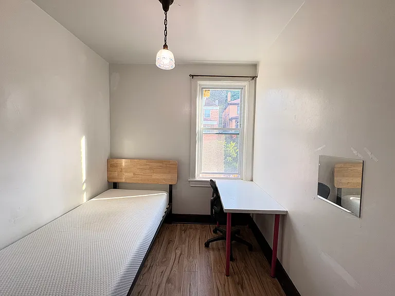 1045 Flemington St — Photo 14