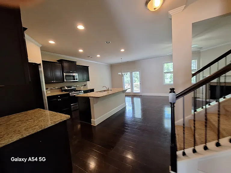1310 Newbridge Cir — Photo 9