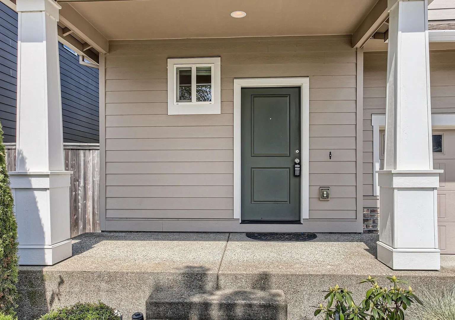 Fantastic Single Family With Great Location Special Discount Of $300 On Your First Full Mothn's Rent — Photo 3
