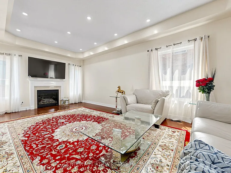 15 Paulgrave Ave — Photo 4