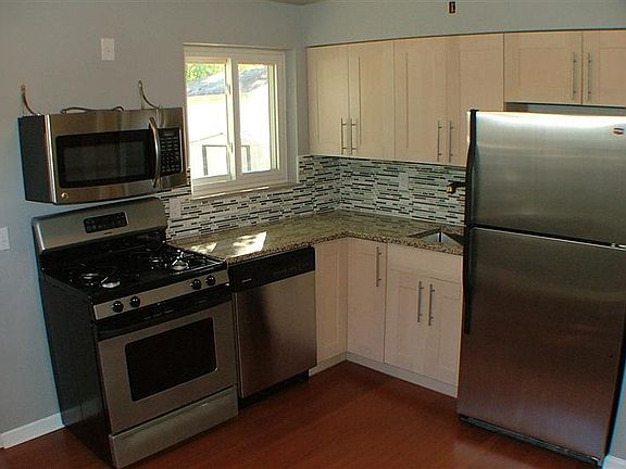 3rd image of 1726 Sanborn Dr
