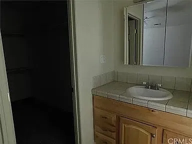 3 bed, 1212 sqft, $1,900 — Photo 2