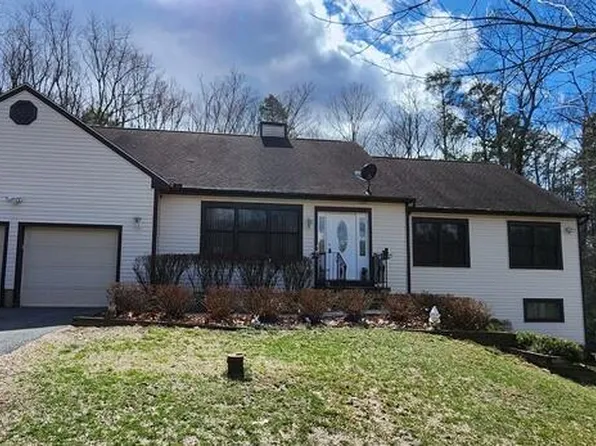 231 Pohopoco Dr, Brodheadsville, PA 18322