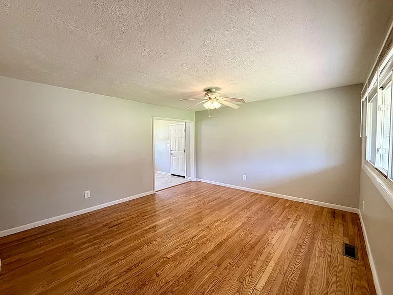 126 Proffitt Ln — Photo 2