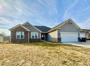 1292 Victoria Ln, Oconomowoc, WI 53066