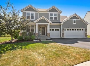 672 Glenwood Dr, South Elgin, IL 60177