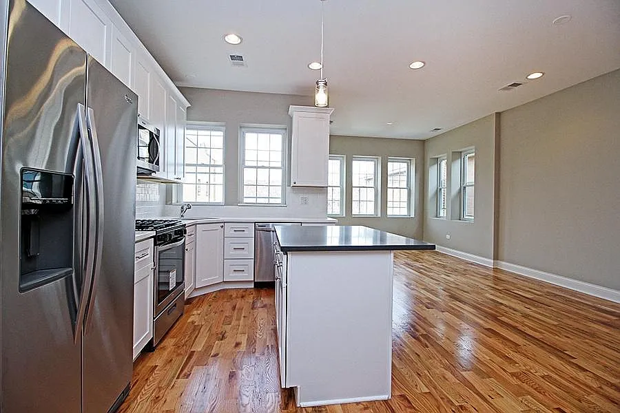 Building Photo - 2707 N Washtenaw Ave #2
