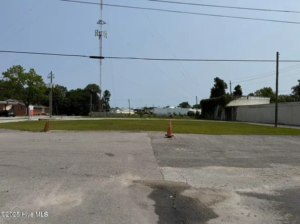 911 Lejeune Boulevard, Jacksonville, NC 28540