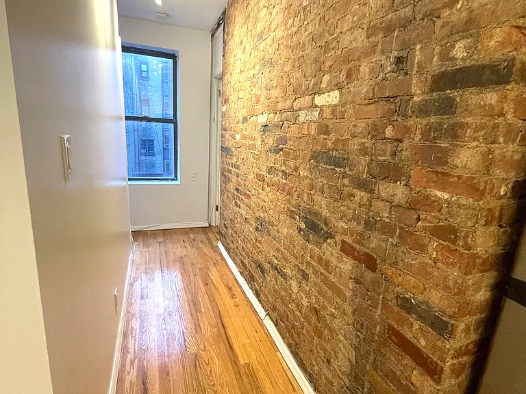 336 E 13th St #E2 — Photo 5