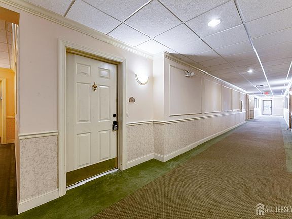 5th image of 540 Cranbury Rd APT 104