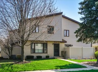 242 E Woodlawn Rd, New Lenox, IL 60451