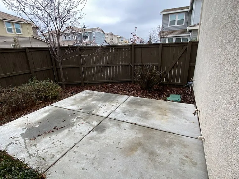 4821 Holden Dr — Photo 40