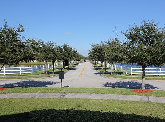 3rd image of 1284 Hometown Dr